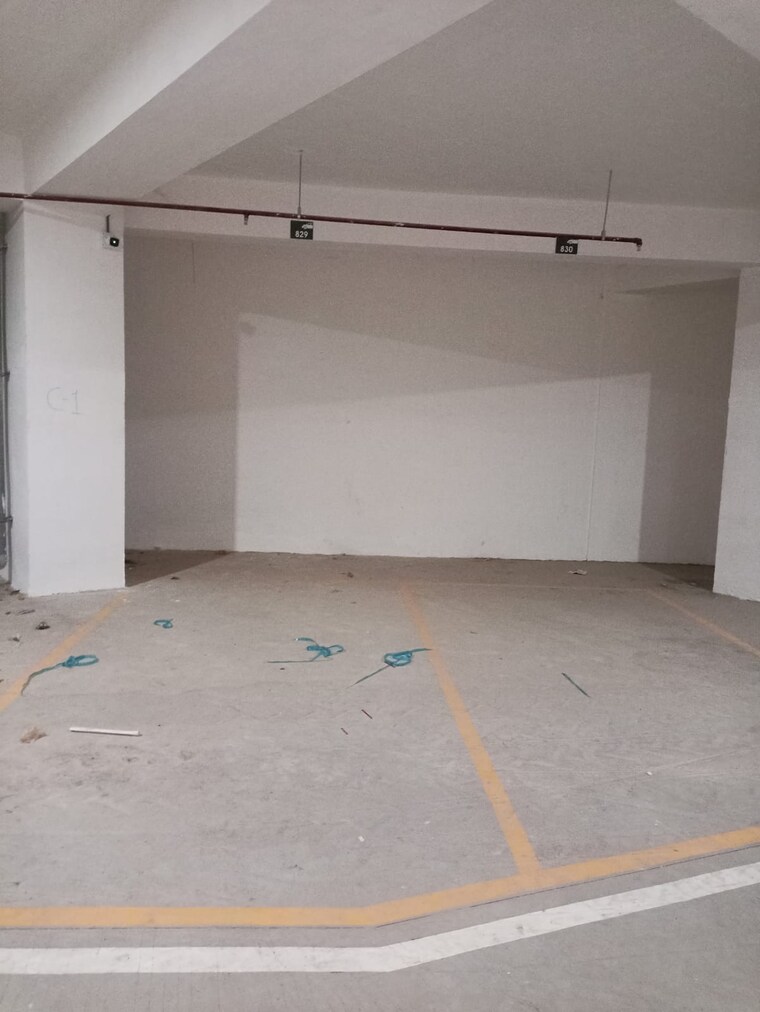 Room, sola road Commercial Office Space 1185 Sq.Ft. In Sola Road Ahmedabad 9530635