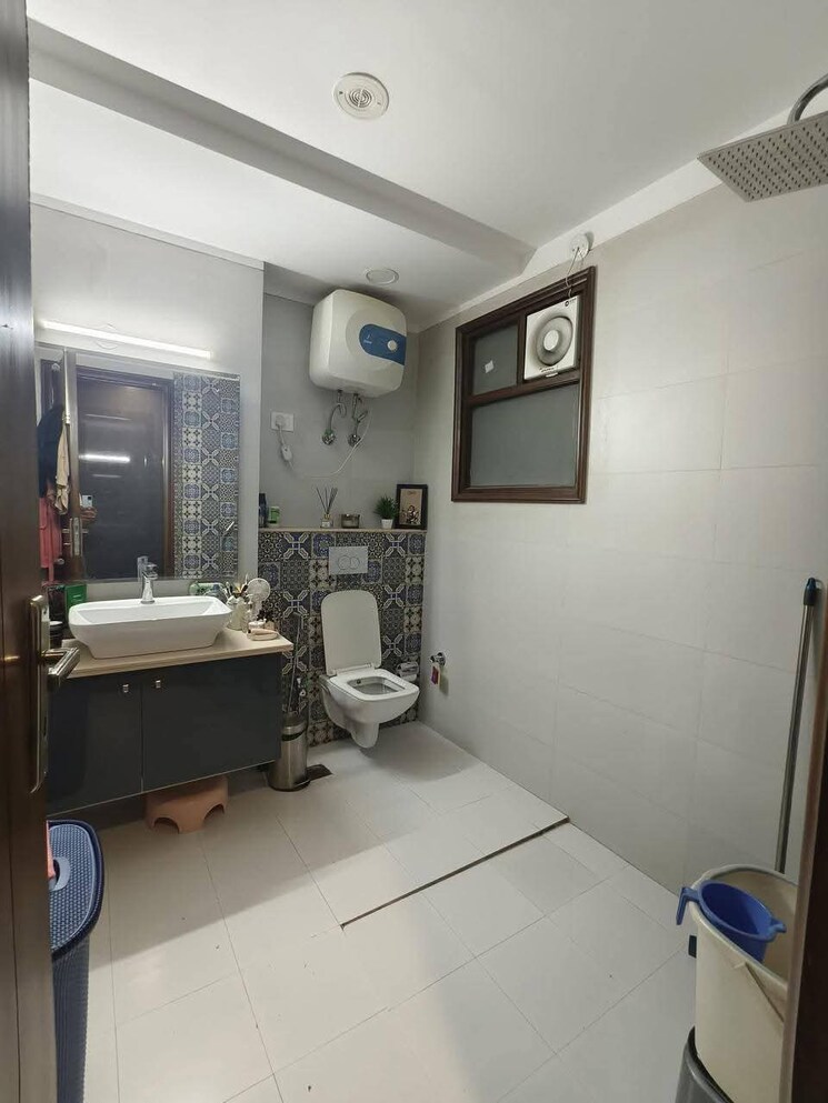 Attached Bathroom, freedom fighters enclave 3 Bedroom 1700 Sq.Ft. Apartment In Freedom Fighters Enclave Delhi 9530669