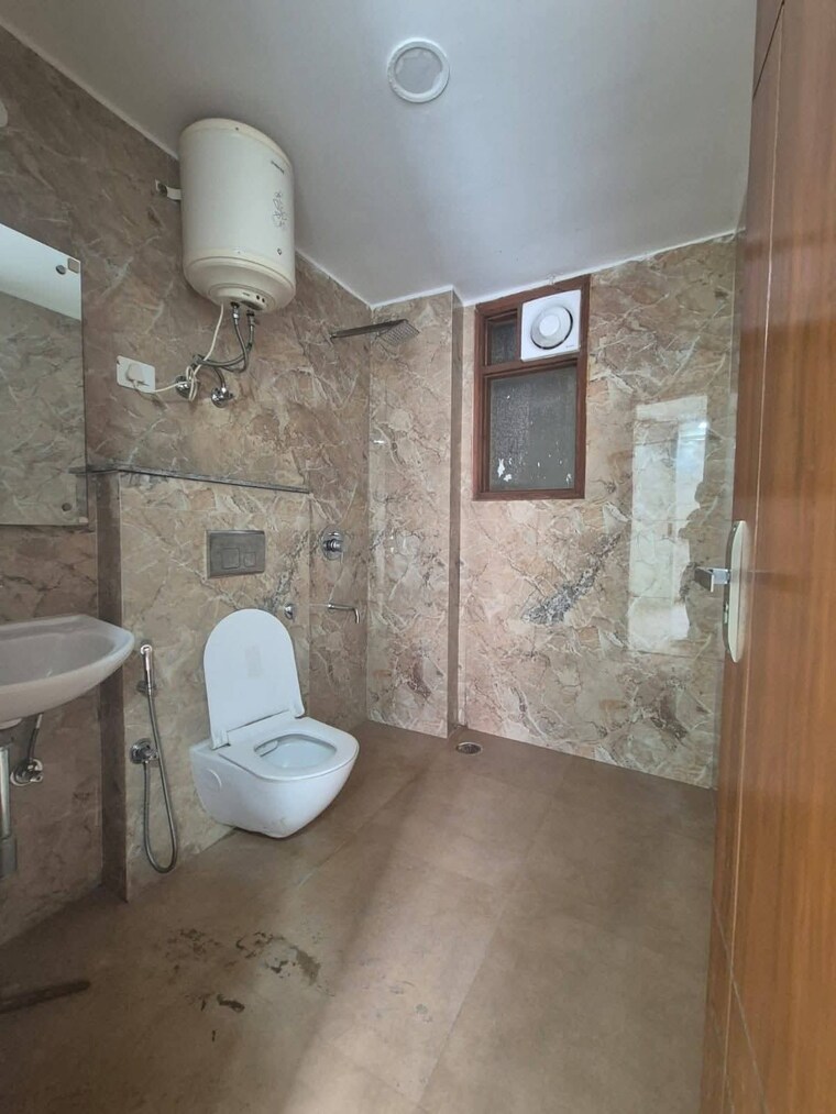 Bathroom, chattarpur 2 Bedroom 850 Sq.Ft. Builder Floor In Chattarpur Delhi 9530803
