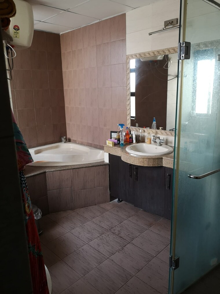 Bathroom, vipul-belmonte 3 Bedroom 2450 Sq.Ft. Apartment In Sector 53 Gurgaon 9530748