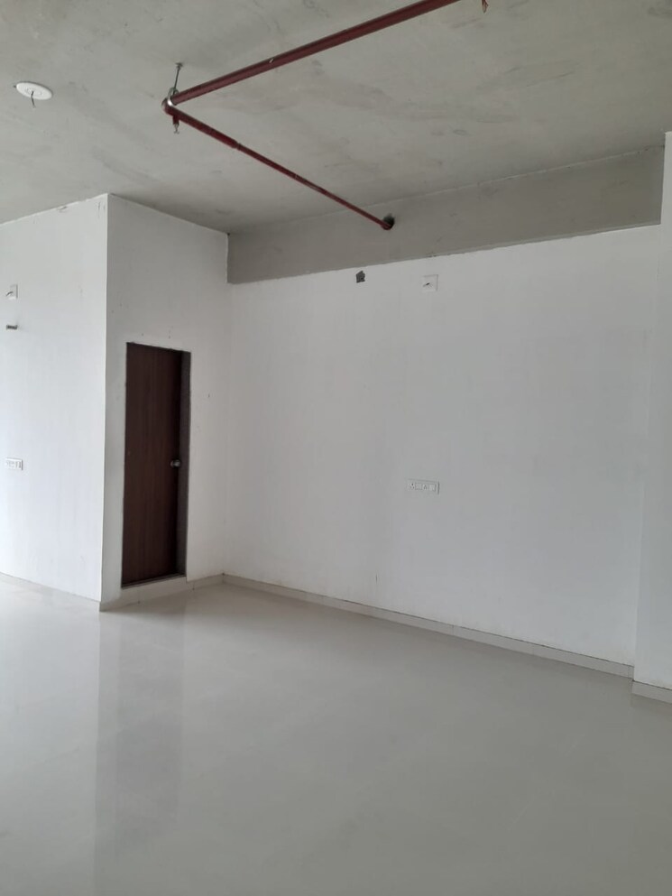 Room, sola road Commercial Office Space 1202 Sq.Ft. In Sola Road Ahmedabad 9530784