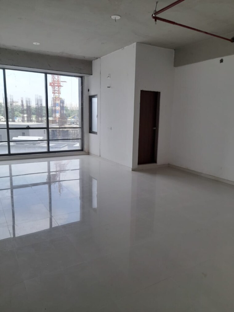 Room, sola road Commercial Office Space 1202 Sq.Ft. In Sola Road Ahmedabad 9530784