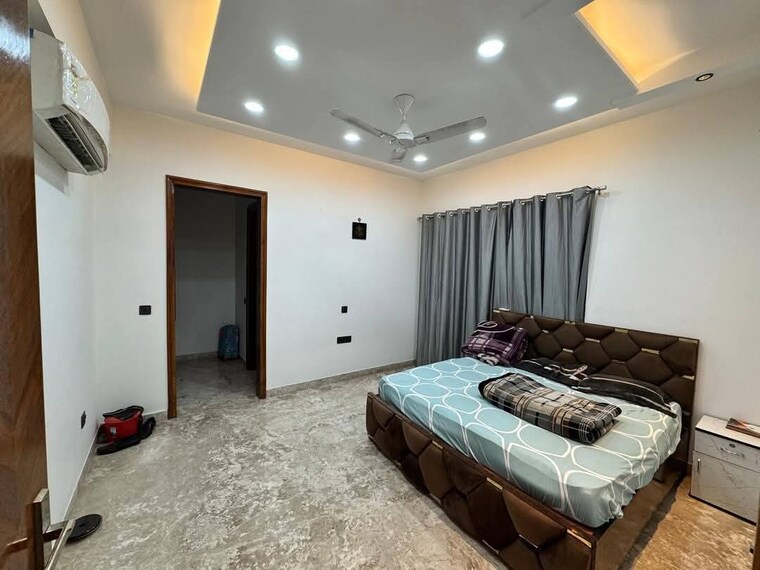 Master Bedroom, freedom fighters enclave 3 Bedroom 1600 Sq.Ft. Apartment In Freedom Fighters Enclave Delhi 9530804