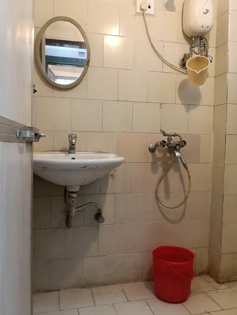 Bathroom, green-field-b-chs-ltd 1 Bedroom 550 Sq.Ft. Apartment In Andheri East Mumbai 9530807