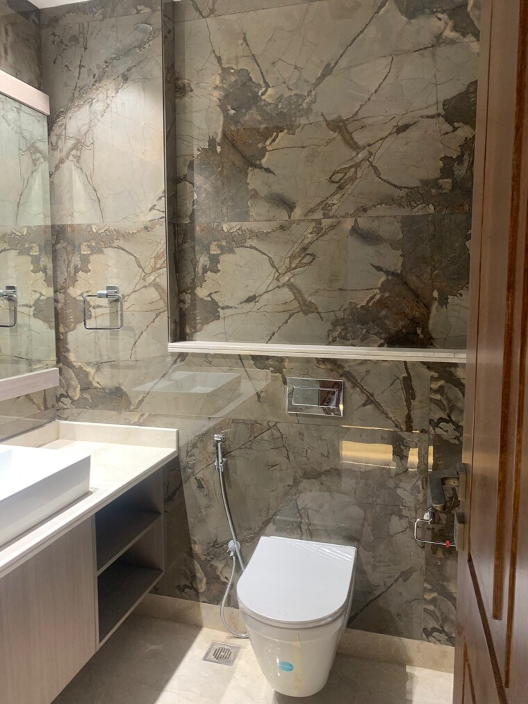 Team Area, dlf phase ii 4 Bedroom 2100 Sq.Ft. Builder Floor In Dlf Phase ii Gurgaon 9530873