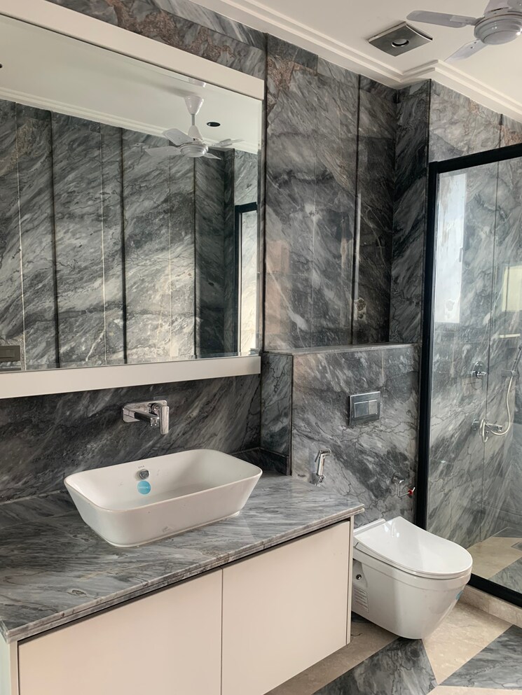 Bathroom, dlf phase ii 4 Bedroom 2100 Sq.Ft. Builder Floor In Dlf Phase ii Gurgaon 9530873