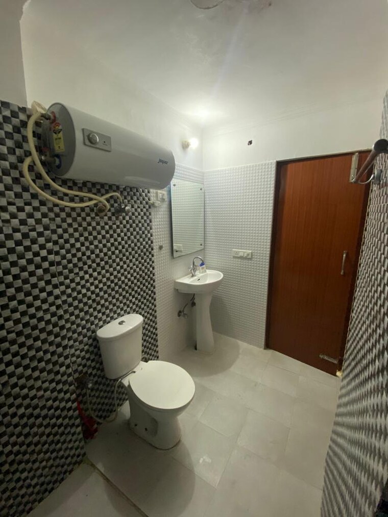 Bathroom, maya-garden-city 3 Bedroom 1852 Sq.Ft. Apartment In Lohgarh Zirakpur 9530909