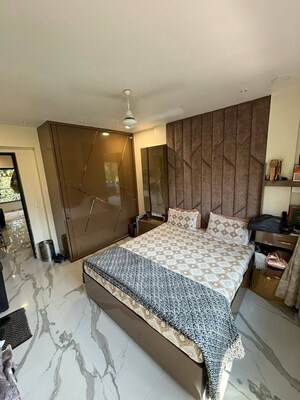 Master Bedroom in 3 BHK Apartment at Khar West – for Rent