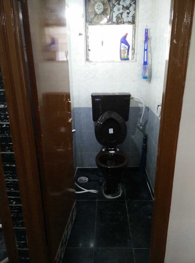 Bathroom, lower parel west Pg For Boys & Girls In Lower Parel West 9531016