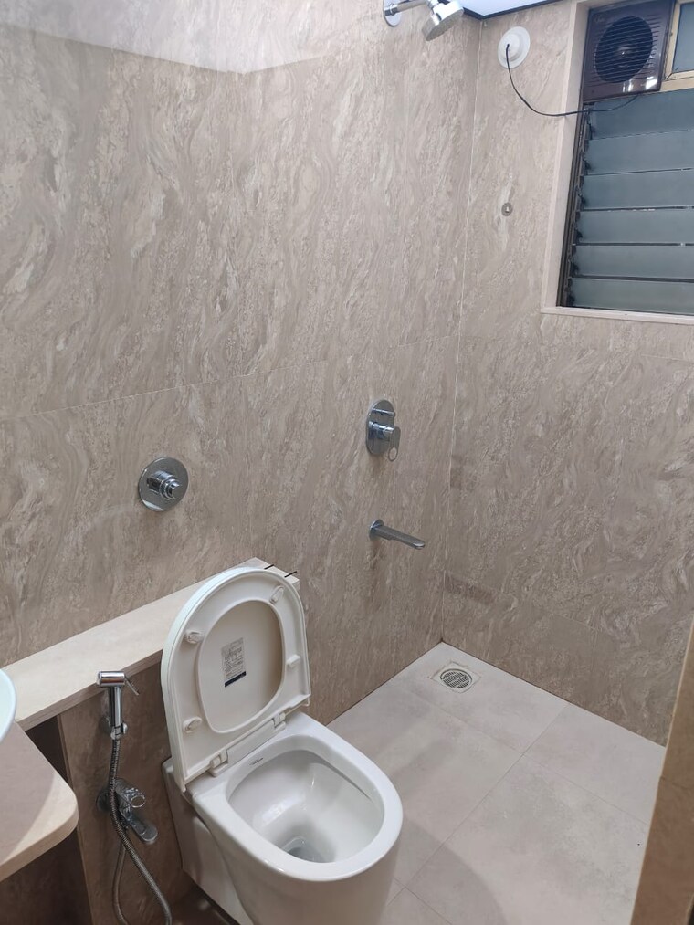 Bathroom, kabra-paradise 2 Bedroom 864 Sq.Ft. Apartment In Andheri West Mumbai 9531028