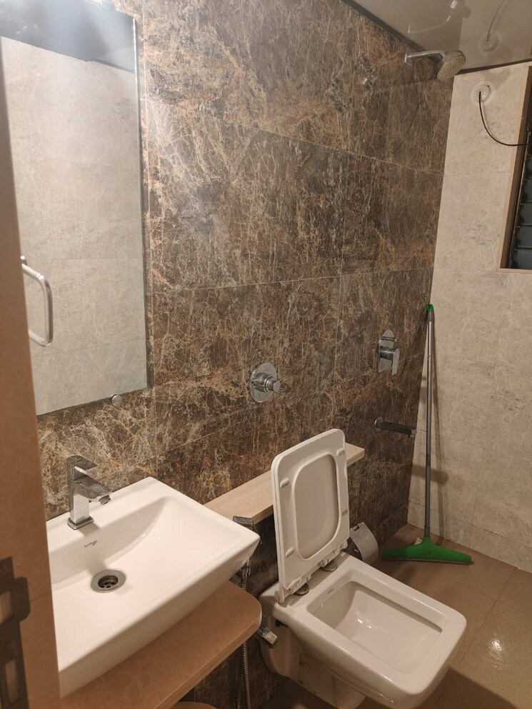 Attached Bathroom, kabra-paradise 2 Bedroom 864 Sq.Ft. Apartment In Andheri West Mumbai 9531028
