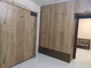 Room in 2 BHK Apartment at Kabra Paradise, Andheri West – for Rent