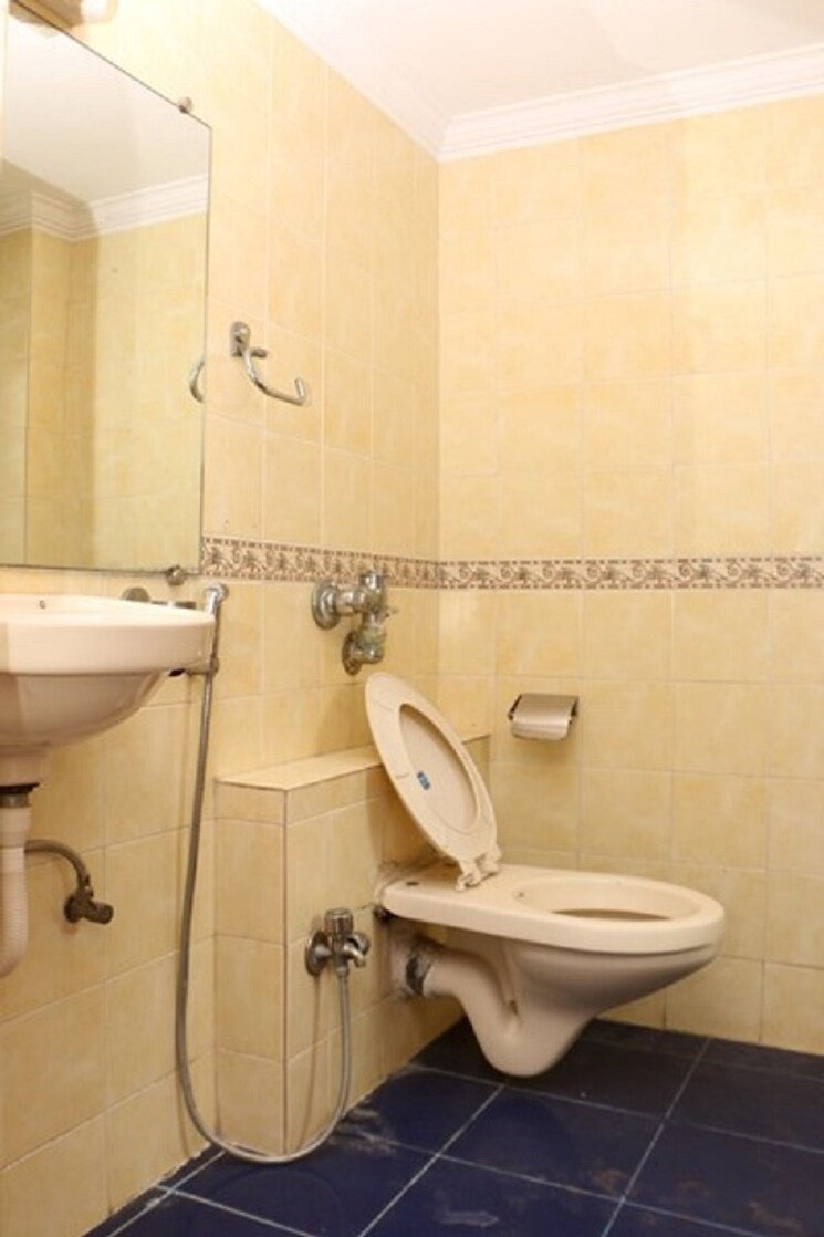 Bathroom, bandra west 3 Bedroom 1100 Sq.Ft. Apartment In Bandra West Mumbai 9531130