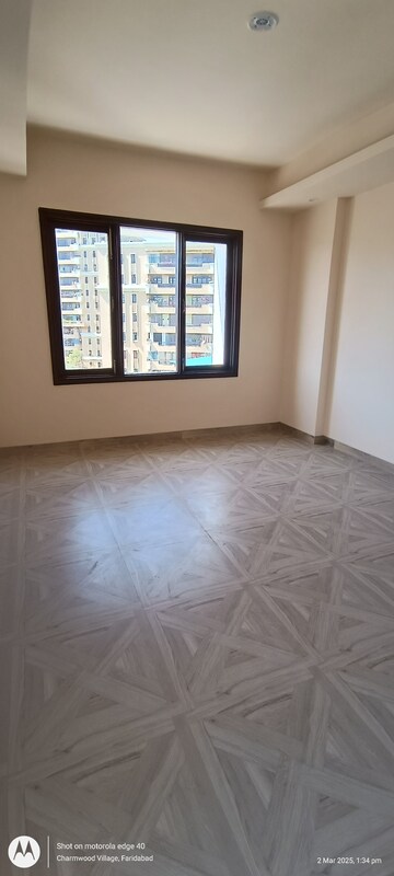 Room in 4 BHK Apartment at Eros Edenwood Towers, Lakkarpur – for Rent