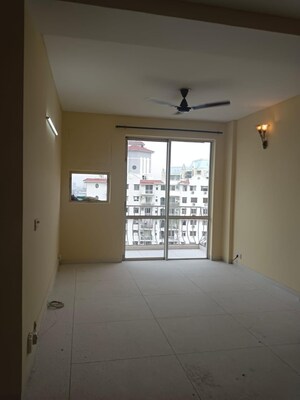 Room in 3 BHK Apartment at DLF The Wellington Estate, Dlf Phase V – for Sale