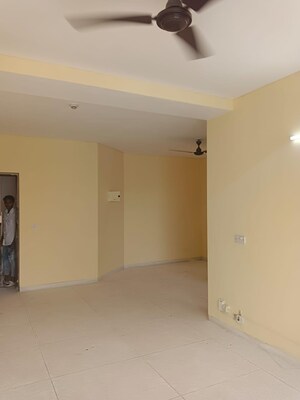 Room in 3 BHK Apartment at DLF The Wellington Estate, Dlf Phase V – for Sale