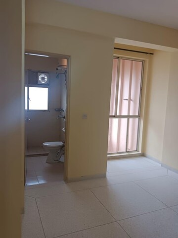 Room in 3 BHK Apartment at DLF The Wellington Estate, Dlf Phase V – for Sale