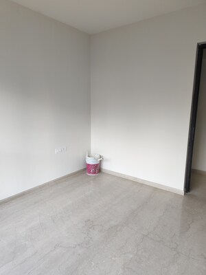 Room in 2 BHK Apartment at Kalpataru Magnus, Bandra East – for Rent