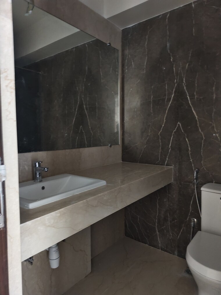 Bathroom, kalpataru-magnus 2 Bedroom 1000 Sq.Ft. Apartment In Bandra East Mumbai 9531237