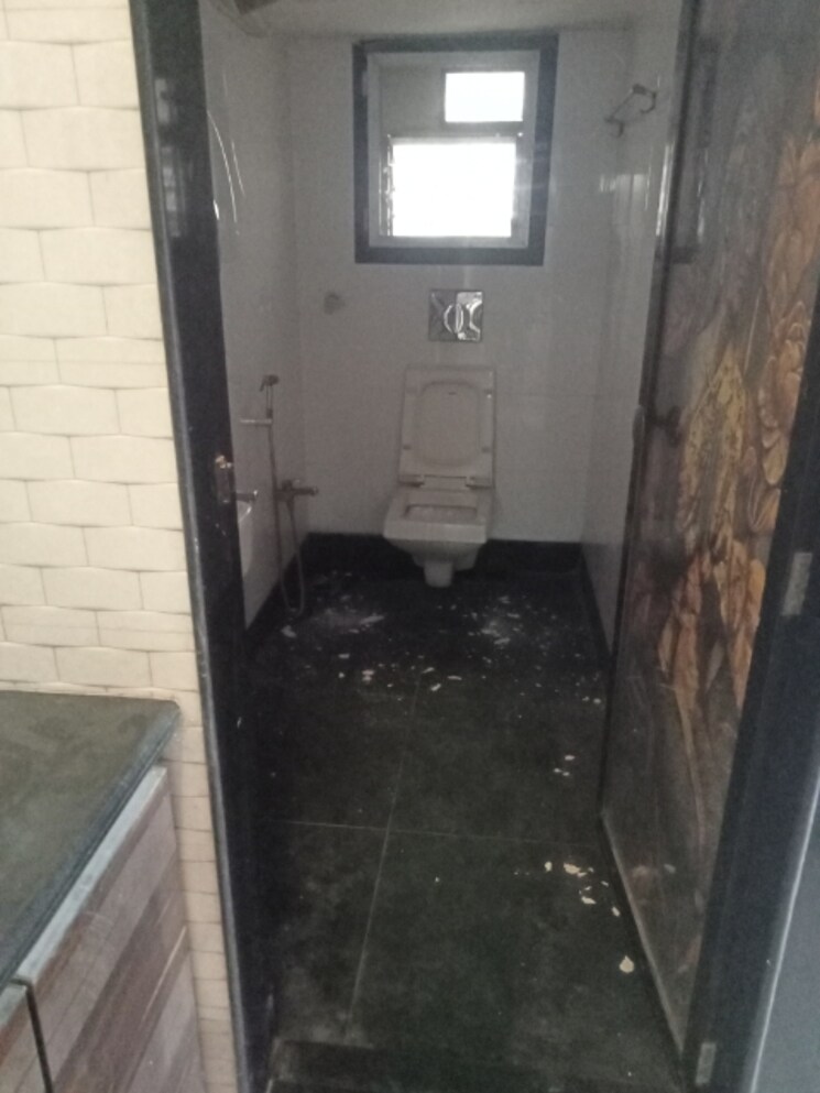 Bathroom, maruti-towers 2 Bedroom 750 Sq.Ft. Apartment In Kandivali East Mumbai 9531405