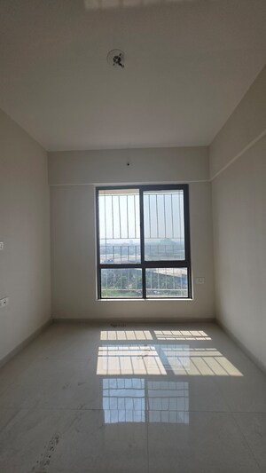 Room in 4 BHK Apartment at Raj Tattva, Kapur Bawdi – for Sale