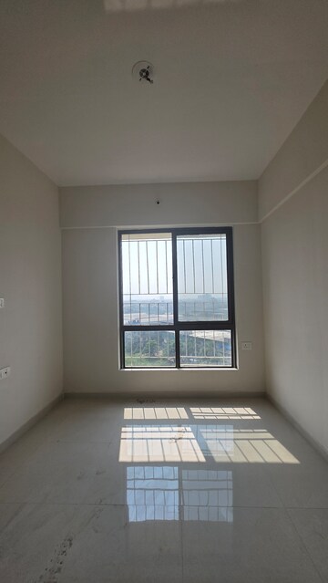 Room in 4 BHK Apartment at Raj Tattva, Kapur Bawdi – for Sale