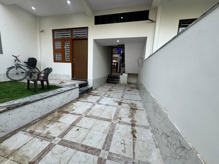 Balcony, sector 65 3 Bedroom 1800 Sq.Ft. Independent House In Sector 65 Noida 9531370