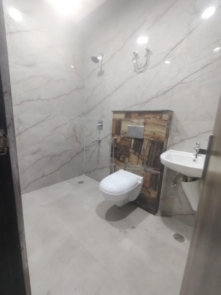 Bathroom, essentia-homes 3 Bedroom 1800 Sq.Ft. Apartment In Vip Road Zirakpur 9531403