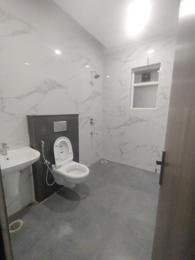 Bathroom, essentia-homes 3 Bedroom 1800 Sq.Ft. Apartment In Vip Road Zirakpur 9531403