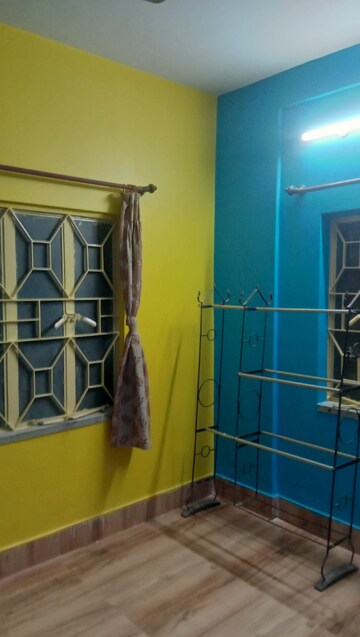 Room in 2 BHK Apartment at Basuki Ekanto Apon, Tollygunge – for Rent