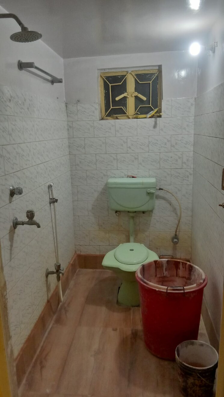 Bathroom, basuki-ekanto-apon 2 Bedroom 650 Sq.Ft. Apartment In Tollygunge Kolkata 9531396