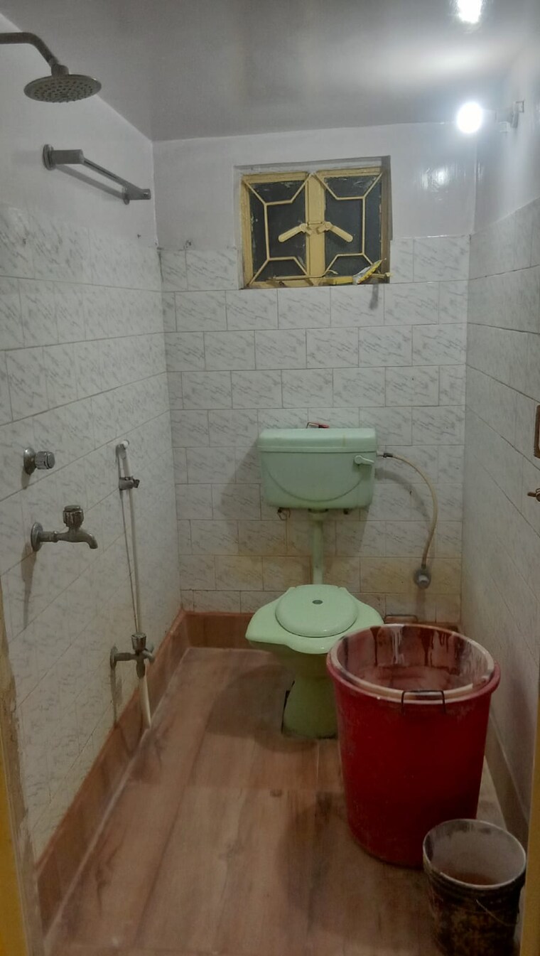 Bathroom, basuki-ekanto-apon 2 Bedroom 650 Sq.Ft. Apartment In Tollygunge Kolkata 9531396