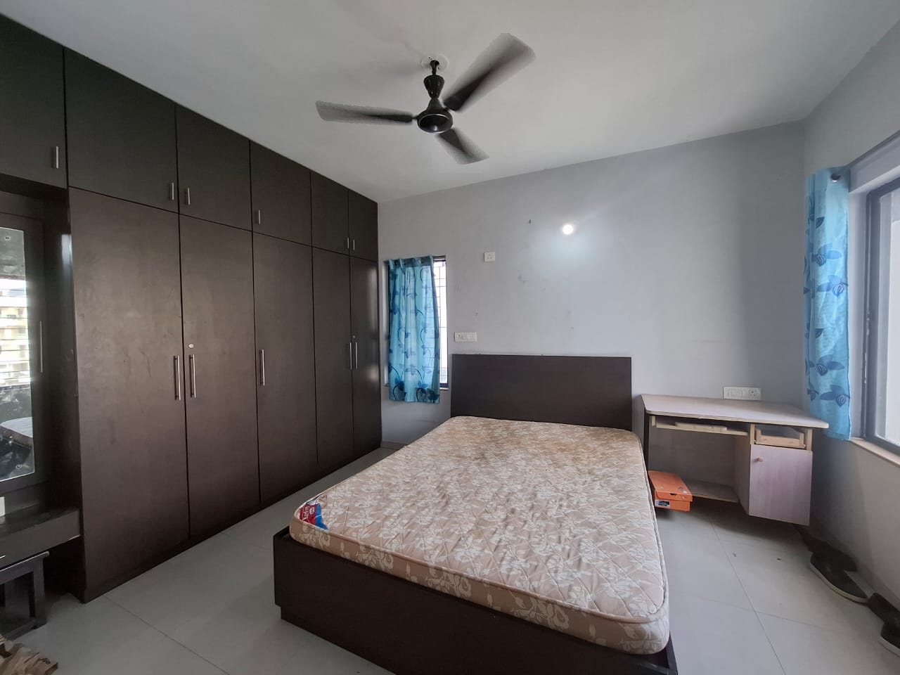 2 BHK + Extra Room Apartment For Rent in Prakriti Society