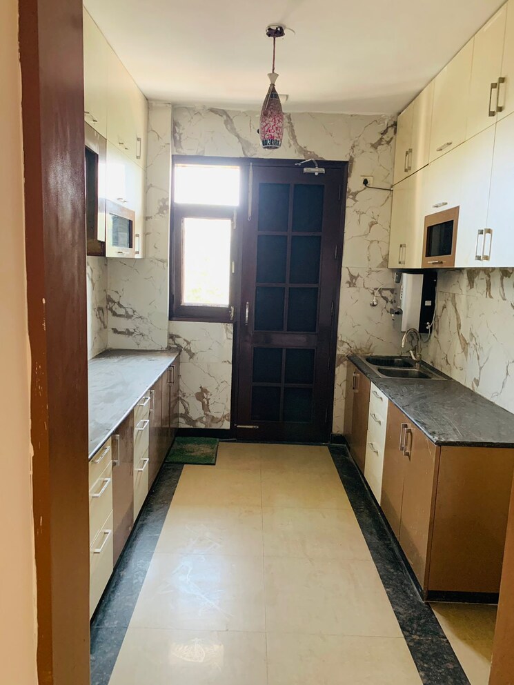 Kitchen, bollywood-esencia 4 Bedroom 2020 Sq.Ft. Apartment In Ghazipur Zirakpur 9531500