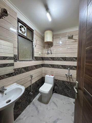 Master Bedroom in 2 BHK Builder Floor at Chattarpur – for Rent