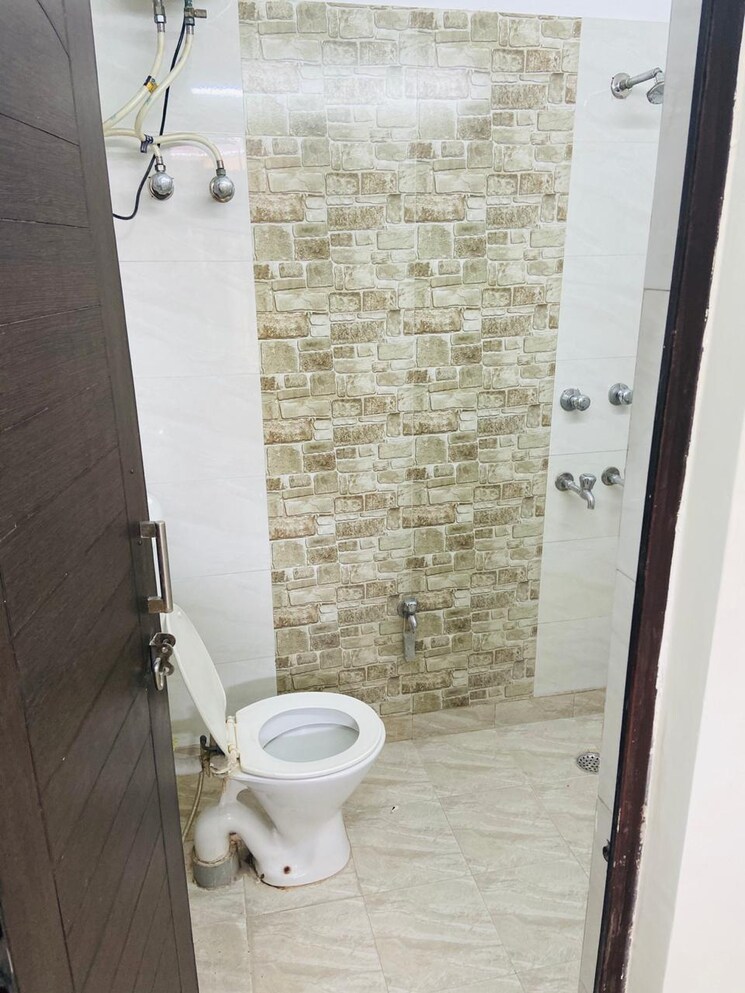 Attached Bathroom, lajpat nagar 2 Bedroom 700 Sq.Ft. Builder Floor In Lajpat Nagar Delhi 9531699