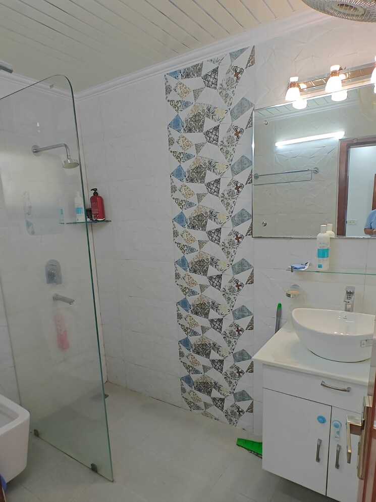 Bathroom, sector 22 dwarka 3 Bedroom 1400 Sq.Ft. Apartment In Sector 22 Dwarka Delhi 9531730