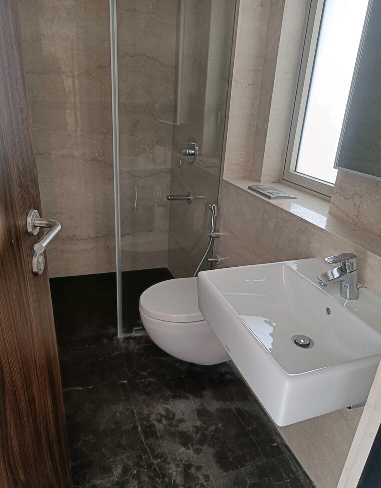 Bathroom, lodha-supremus-worli 3 Bedroom 1267 Sq.Ft. Apartment In Worli Mumbai 9531728