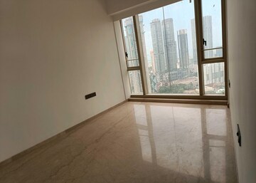 Room in 3 BHK Apartment at Lodha Supremus Worli, Worli – for Rent