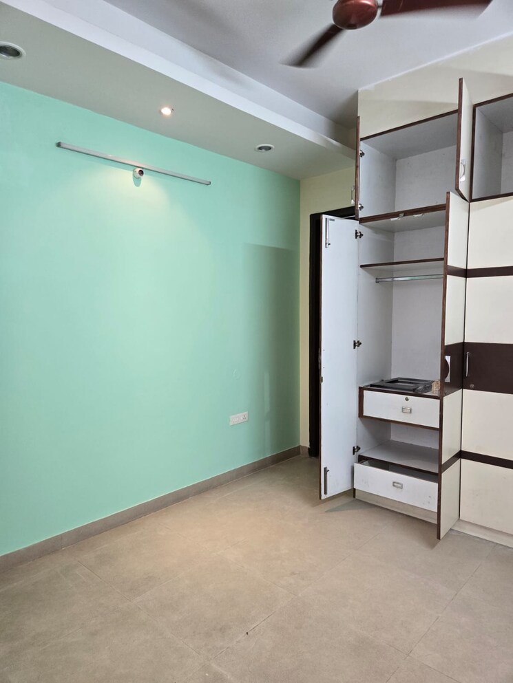 Room, tulip-yellow 3 Bedroom 1704 Sq.Ft. Apartment In Sector 69 Gurgaon 9531743