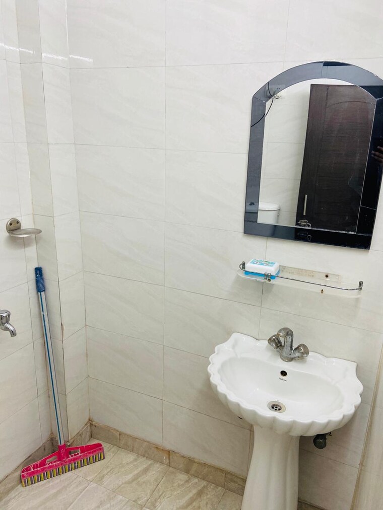 Bathroom, lajpat nagar 2 Bedroom 788 Sq.Ft. Builder Floor In Lajpat Nagar Delhi 9531830