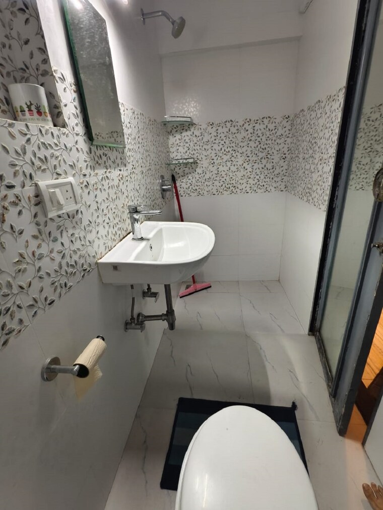 Bathroom, bandra west 2 Bedroom 700 Sq.Ft. Apartment In Bandra West Mumbai 9531264