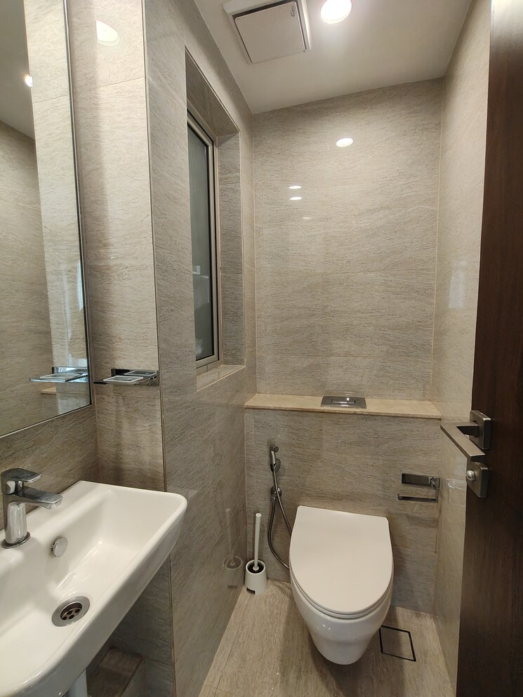 Bathroom, hiranandani-regent-hill 1 Bedroom 379 Sq.Ft. Apartment In Powai Mumbai 9531840