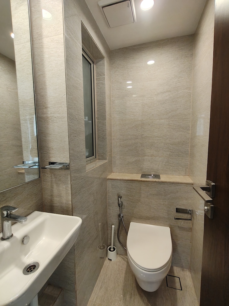 Bathroom, hiranandani-regent-hill 1 Bedroom 379 Sq.Ft. Apartment In Powai Mumbai 9531840