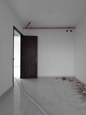 Room in 2 BHK Apartment at Sunteck City Avenue 4, Goregaon West – for Rent