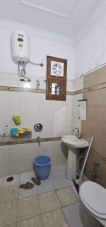 Bathroom in 3 BHK Apartment at Mona Greens, Ghazipur – for Rent