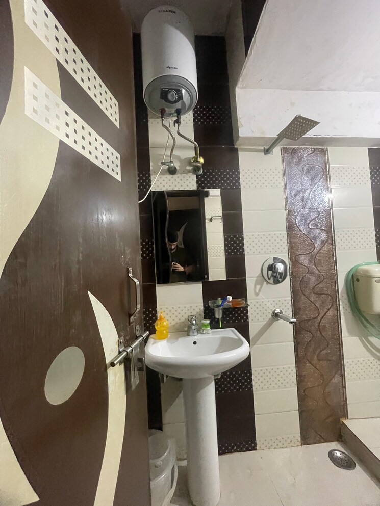 Bathroom, priyadarshni-apartments 3 Bedroom 1125 Sq.Ft. Apartment In Paschim Vihar Delhi 9531861