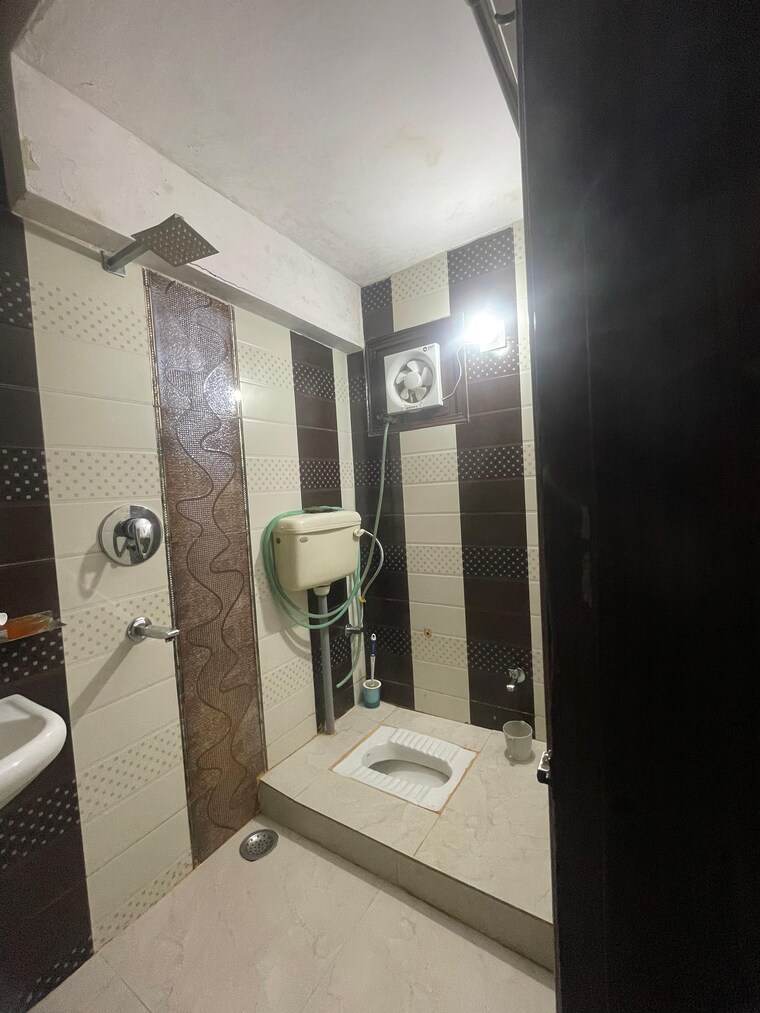 Attached Bathroom, priyadarshni-apartments 3 Bedroom 1125 Sq.Ft. Apartment In Paschim Vihar Delhi 9531861