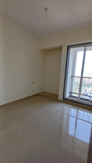 Room in 2 BHK Apartment at Larkins 315 Rio, Panch Pakhadi – for Sale