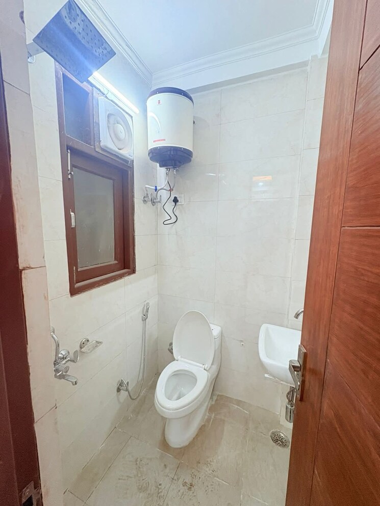 Bathroom, chattarpur 2 Bedroom 850 Sq.Ft. Builder Floor In Chattarpur Delhi 9531976